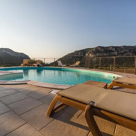 Lustincone Hotel